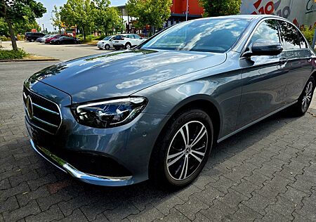 Mercedes-Benz E 220 gebraucht kaufen Mercedes-Benz E 220 d 4MATIC Autom. mit Anhängerkupplung