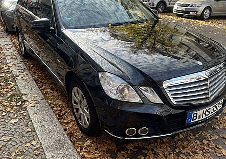 Mercedes-Benz E 200 CGI T BlueEFFICIENCY -