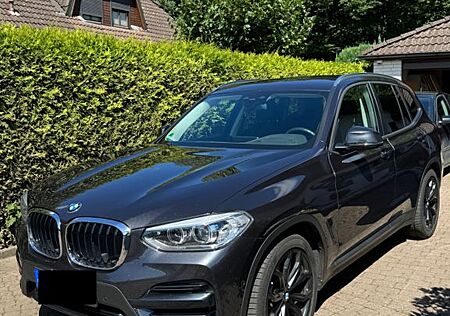 BMW X3 xDrive 20i HUD LED ALARM INSPEKTION + BREMSEN