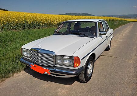 Mercedes-Benz 200 D W123 3. Serie
