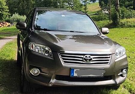 Toyota RAV 4 2,2-l-D-CAT 4x4 Executive Executiveer