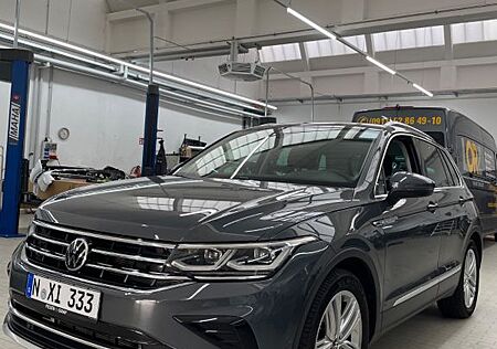 VW Tiguan Volkswagen 2.0 TDI SCR DSG Elegance Standheizung IQ