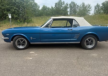 Ford Mustang V8, Cabriolet elekt. Verdeck