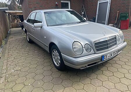 Mercedes-Benz E 230 CLASSIC Classic