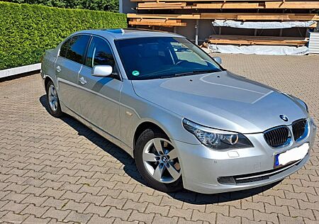 BMW 523i -