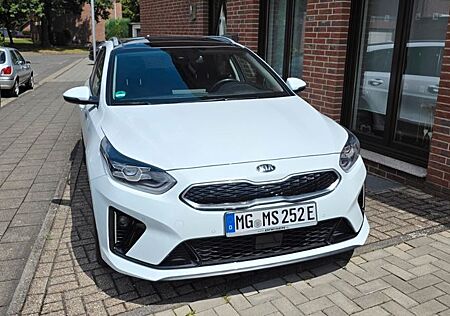 Kia Cee'd Sportswagon 1.4 T-GDI DCT Platinum Ed....