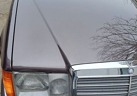 Mercedes-Benz E 230