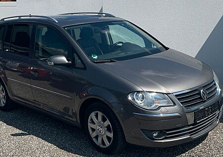 VW Touran Volkswagen Automatik 140PS Highline Leder Navi AHK