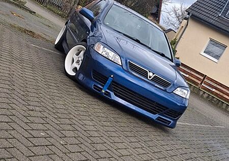 Opel Astra 1.6 -