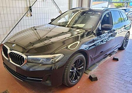 BMW 520 dA Tour. Leder Navi LED Panorama Glasdach