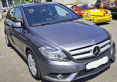 Mercedes-Benz B 180 Navi/PSK/Leder Artico/Sitzh./Alu 8 fach/TOP