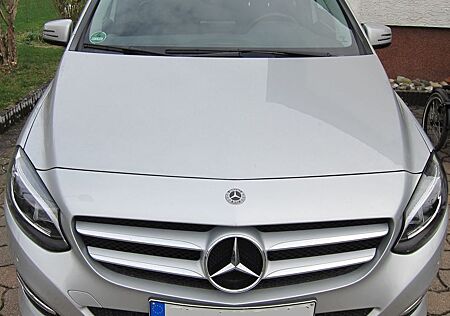 Mercedes-Benz B 200 - Silber - 17.000 km