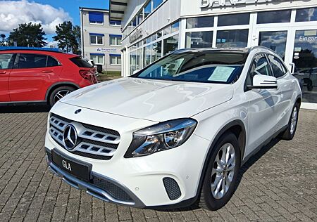 Mercedes-Benz GLA 220 4Matic Pano AHK SHZG Navi PDC Keyless Go