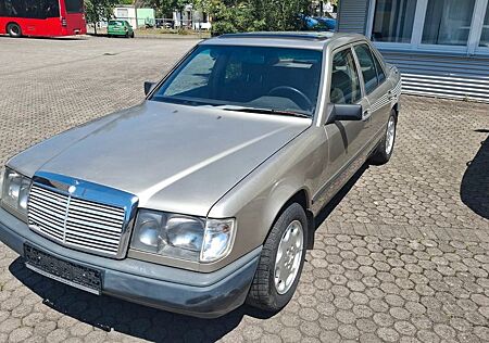 Mercedes-Benz E 230