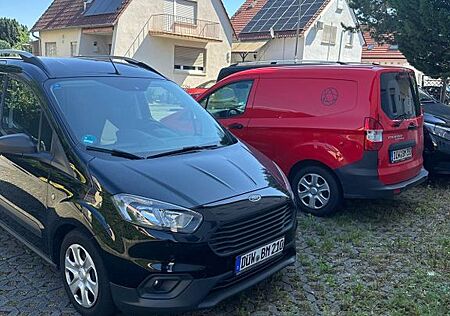 Ford Transit Courier mit Werkstattausbau