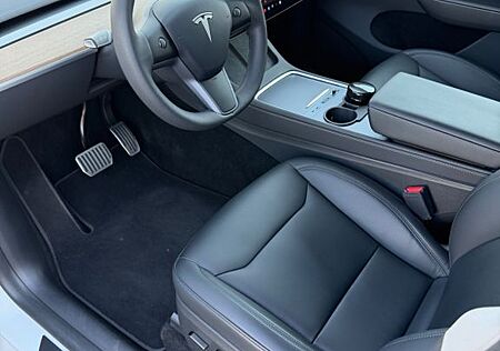 Tesla Model Y Long Range Dual Motor AWD Long Range