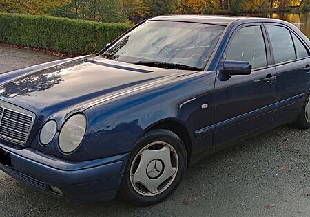 Mercedes-Benz E 200 CLASSIC Classic