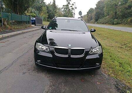 BMW 320 Leder,Pano.Navi.AHK.Voll.1A.Tüvneu