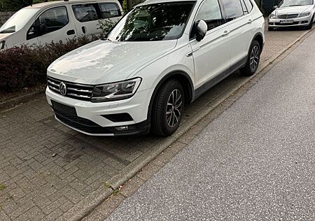 VW Tiguan Allspace Volkswagen 2.0 TDI SCR DSG 4MOTION Comf...