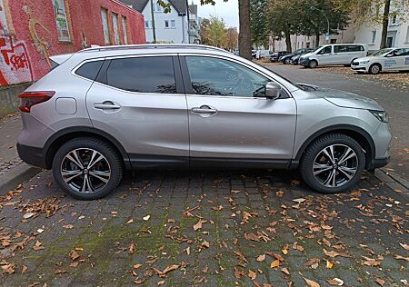 Nissan Qashqai 1.2 DIG-T N-CONNECTA TÜV-Neu LED Pano.