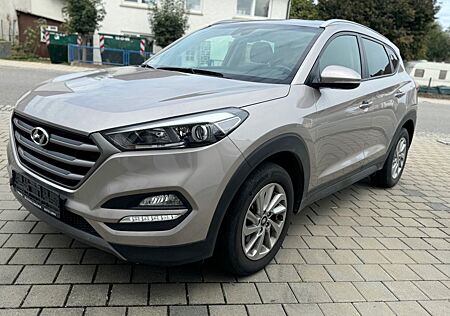 Hyundai Tucson Intro Edition 4WD 1 Hand Navi