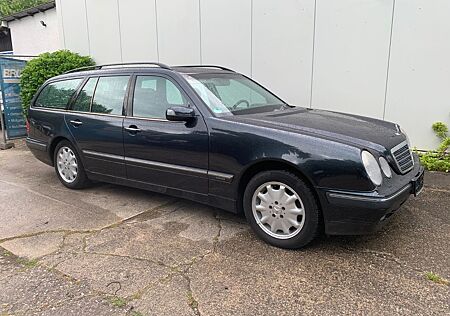Mercedes-Benz E 270 CDI T ELEGANCE Autom. mit eiskalter Klima