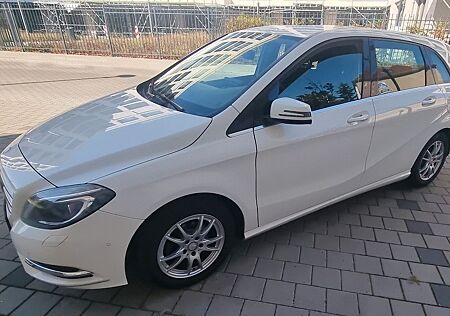 Mercedes-Benz B 180 -