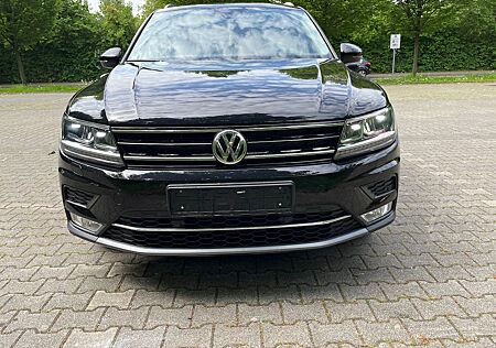 VW Tiguan Volkswagen 2.0 TDI SCR 4MO BMT LOUNGE Sport & St...