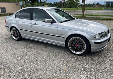 BMW 320i - E46
