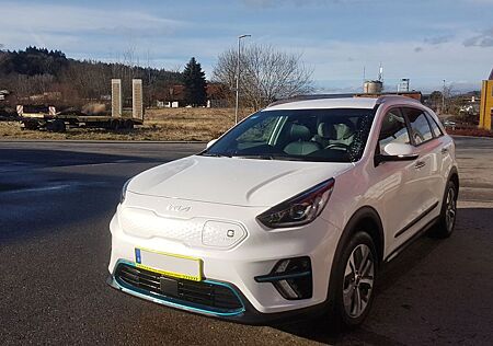 Kia Niro e- Vision, auf Wunsch mit Finanzierung