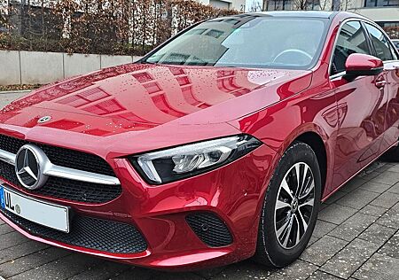 Mercedes-Benz A 180 - Limousine