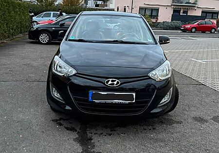 Hyundai i20 Classic 4/5TÜREN*2ZONENKLIMA*TEILLEDER* MFL*