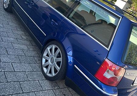 VW Passat Volkswagen 2.5 V6 TDI 4motion Trendline Variant ...