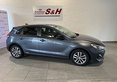 Hyundai i30 1,4YES! NAVI AAC Sitz/Lenkheiz Tempo PDC NSW