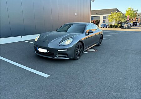 Porsche Panamera 4