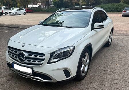Mercedes-Benz GLA 200 | Panorama | Navi | LED | Sitzheizung