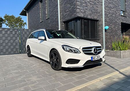 Mercedes-Benz E 350 4-Matic*AMG*SCHECKHEFT*PANO*