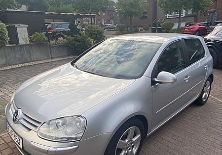 VW Golf Volkswagen 1.6 United AHK 8-fach Klima Rentnerfzg.