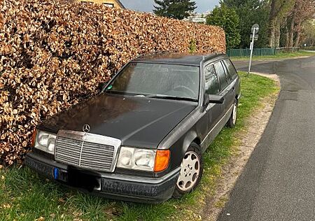 Mercedes-Benz 230 Benziner, viele Neuteile verbaut