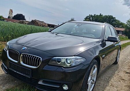 BMW 520d xDrive, AHK, Panoramadach, Automatik