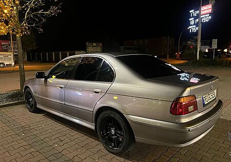 BMW 525d Xenon/ Klimaauto/ KEIN Rost/ Schaltgetriebe