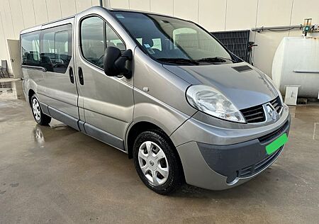 Renault Trafic Maxi Lang 9 Sitze