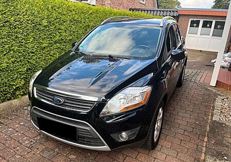 Ford Kuga 2,0TDCi 2x4 103kW Champions Edition Cha...