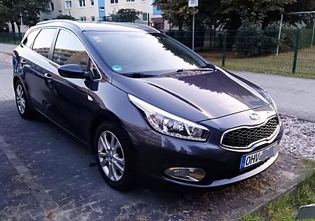 Kia Cee'd Sportswagon gebraucht kaufen Kia Cee'd Sportswagon 1.6 CRDi Dream Team Editio...