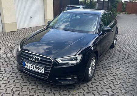 Audi A3 1.6 TDI 77kW Ambiente Navi Alu Tempomat