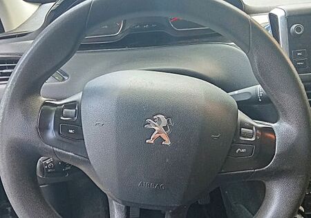 Peugeot 208 nur 96.000Km
