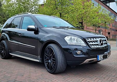 Mercedes-Benz ML 320 CDI NAVI AHK GSD ALCANTARA 22 ZOLL