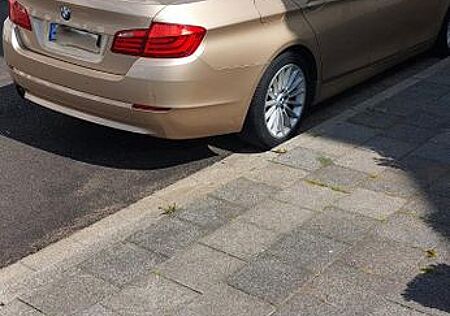 BMW 523i -
