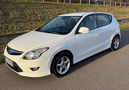 Hyundai i30 1.6 CRDi 66 kW FIFA WM Edition FIFA WM E...