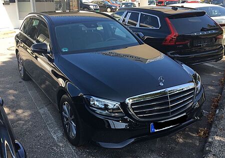 Mercedes-Benz E 220 d T Autom. -